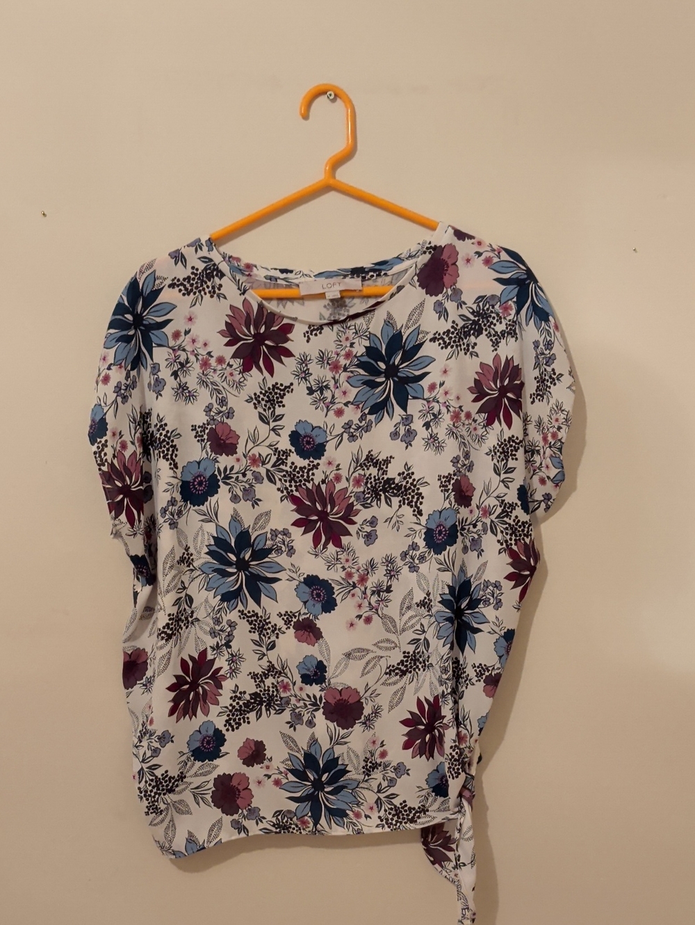 LOFT Plus White Floral Short Sleeve Top with Blue & Purple Blooms